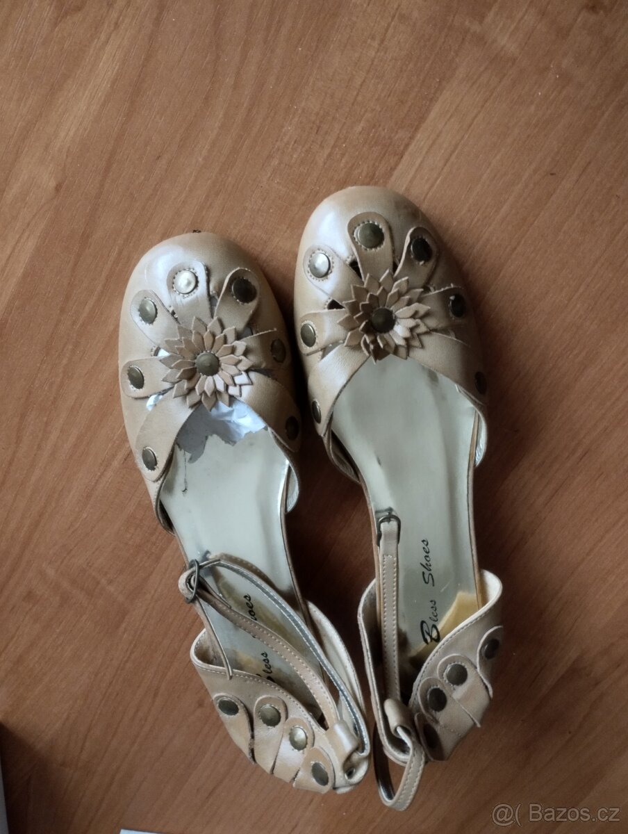 Lodičky č.39 světle hnědé - 2