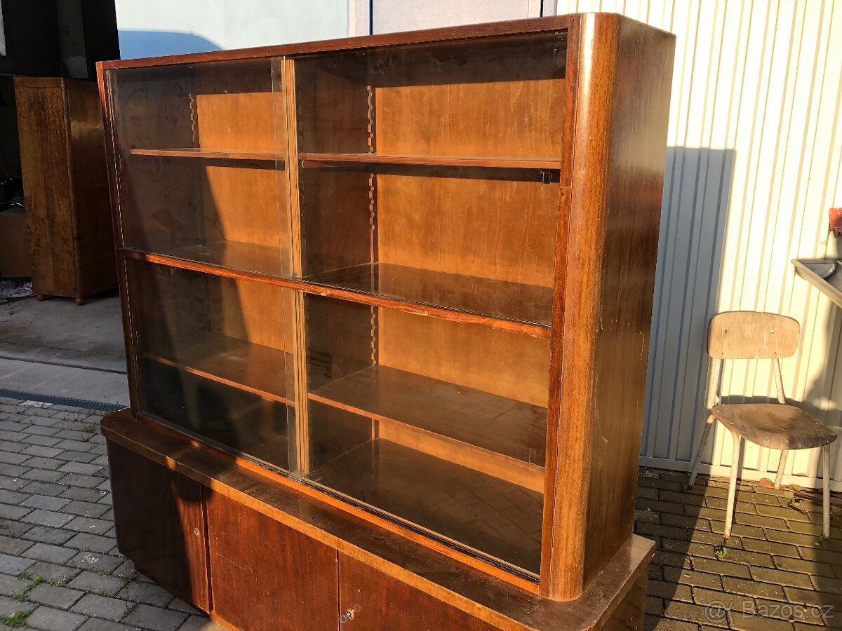 Prodám knihovnu, vitrínu - 2