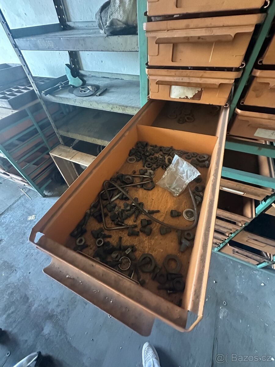 Šuflíkové regály do dílny - 2