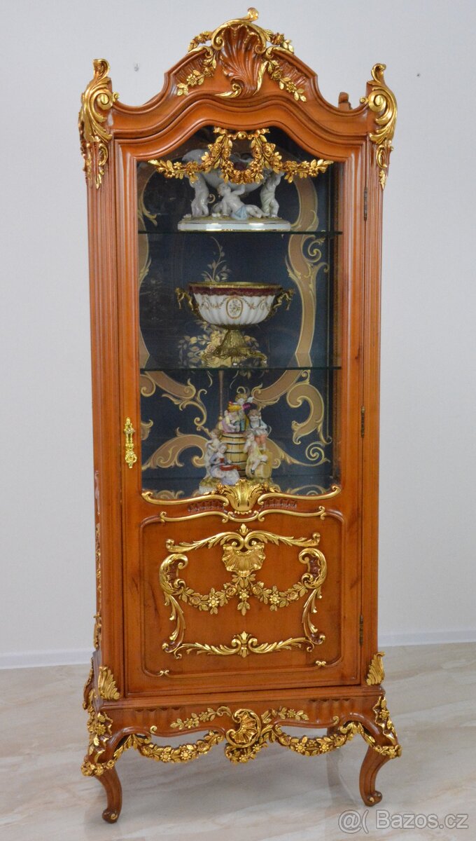 Zámecká vitrína - masiv - 2