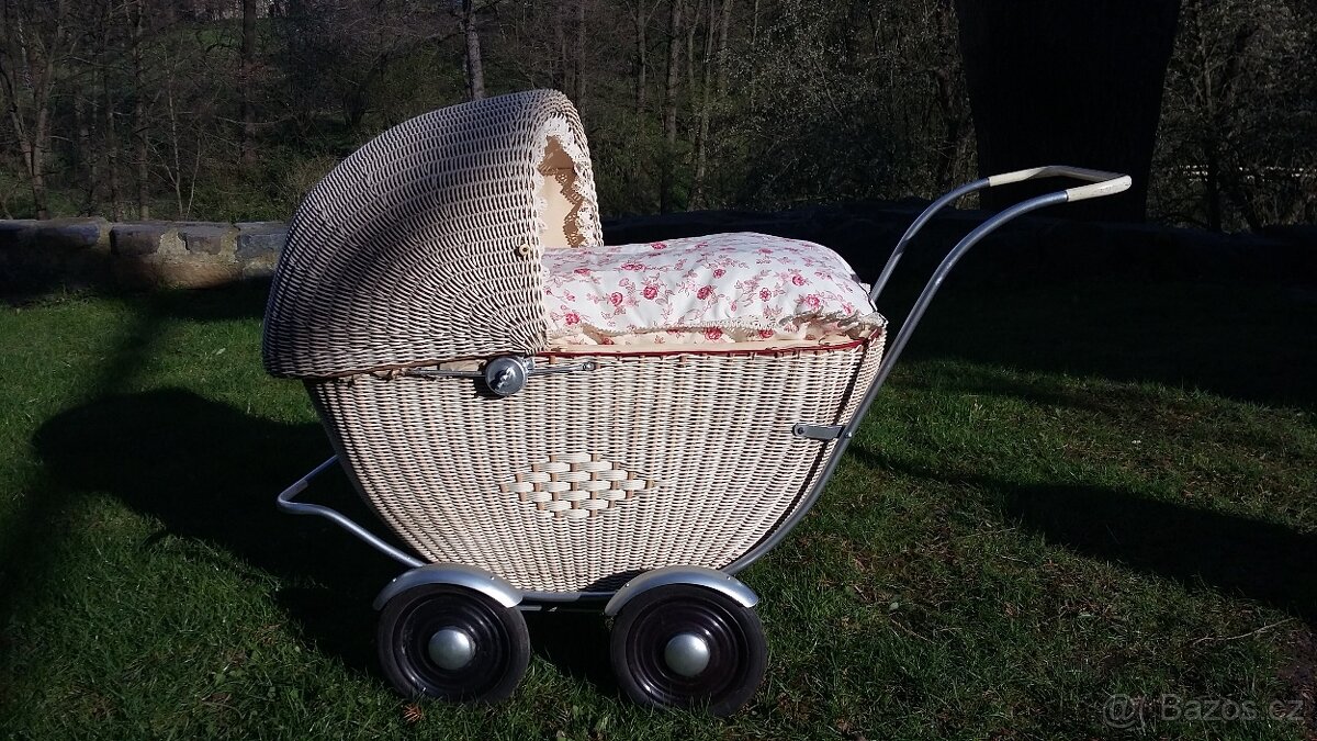 Kočárek starožitný - 2