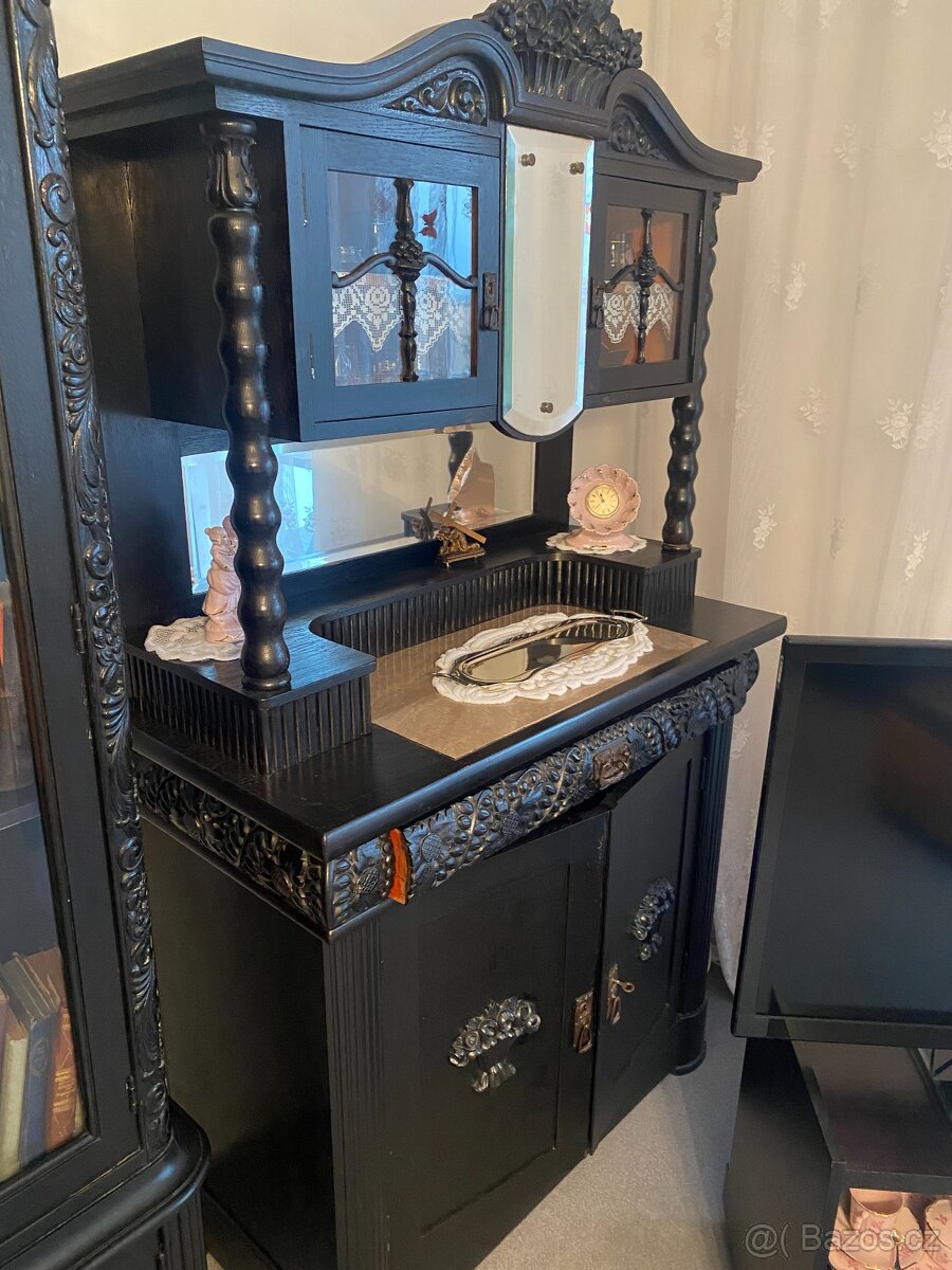 Starožitná komoda - 2