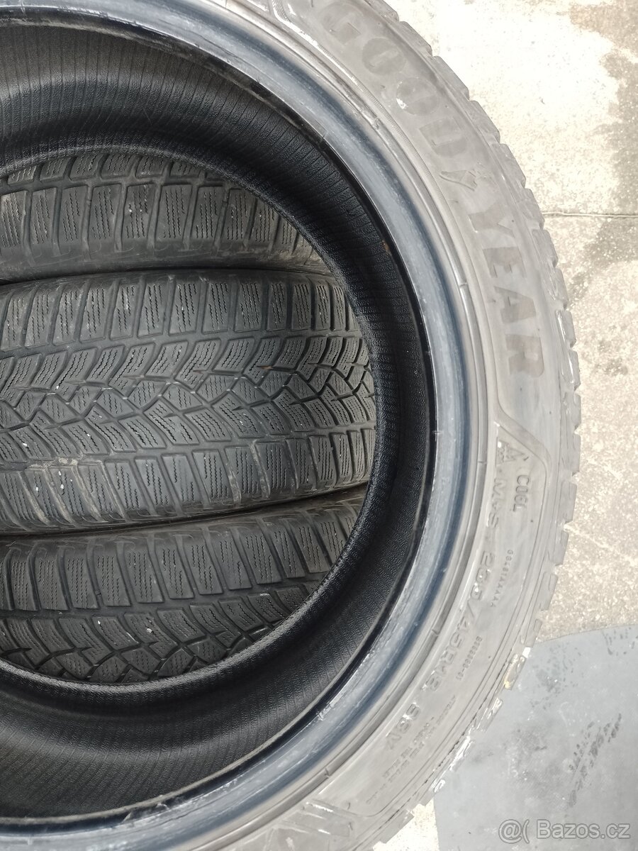 Pneu 235/45 R18 98V - 2