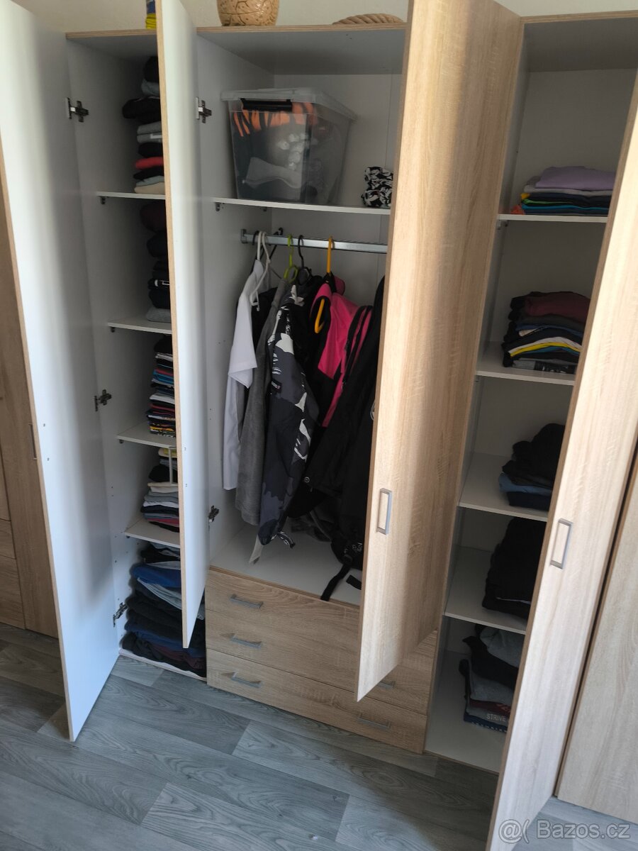 Šatní skříň - 2