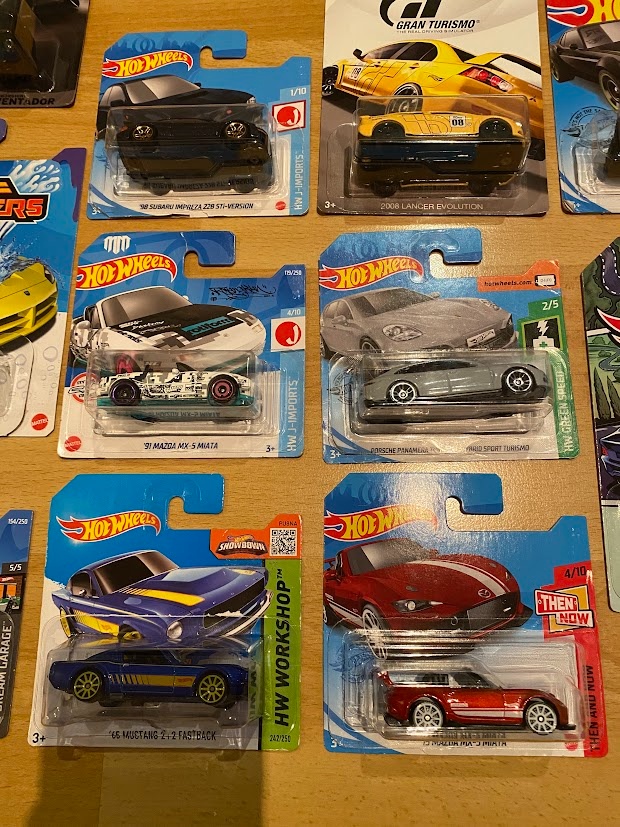 Hotwheels modely celkem 14 kusů vč. 3 specielních - 2