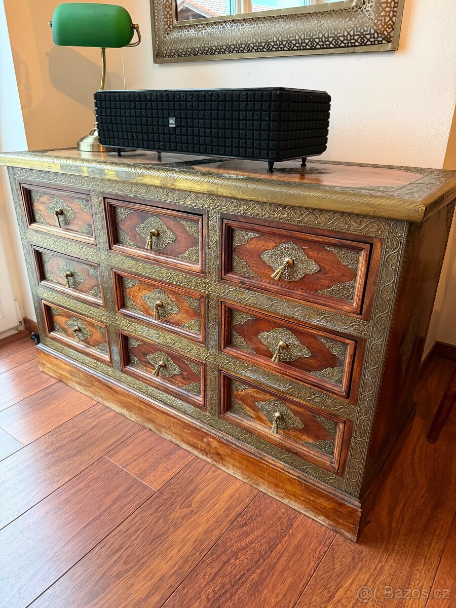 Starožitná komoda - 2