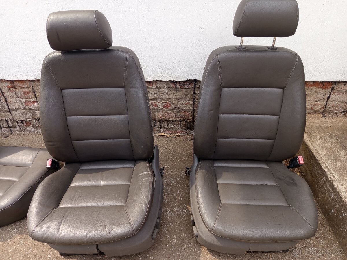 Prodám šedý kožený interiér Audi A6 viz foto - 2