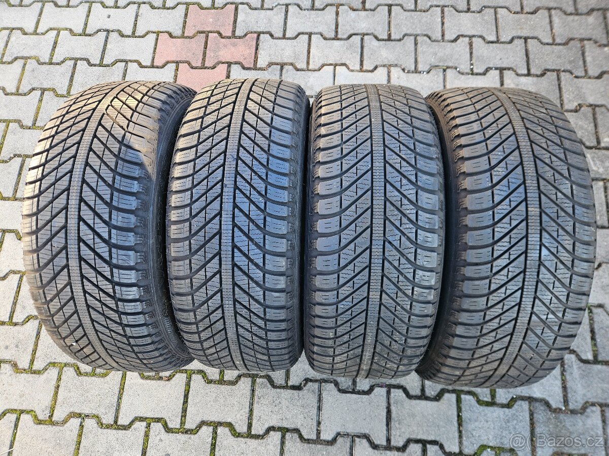 Zimní Goodyear 235/55/17 - 2
