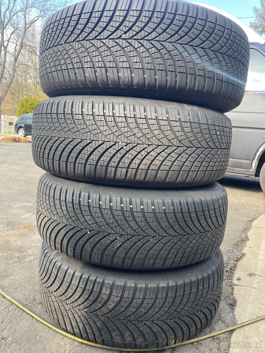 Pneu 235 /60 r18 celoroční Goodyear - 2