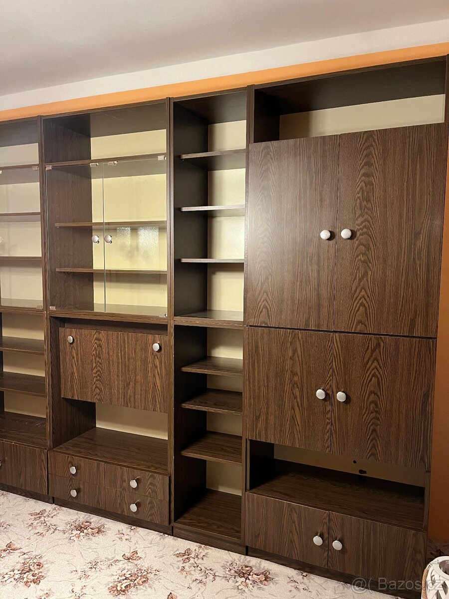 Zachovalá obývací stěna - 2