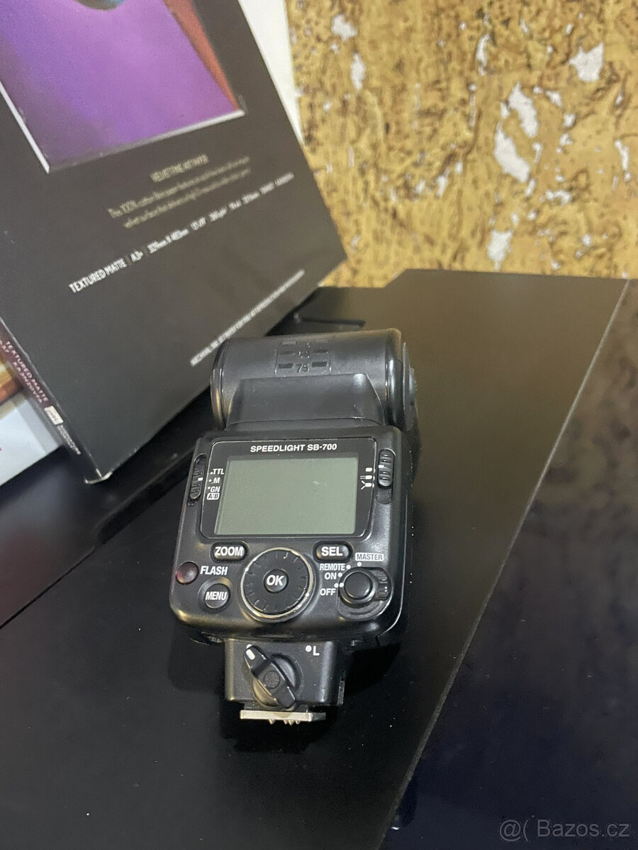 Nikon blesk SB-700 - 2