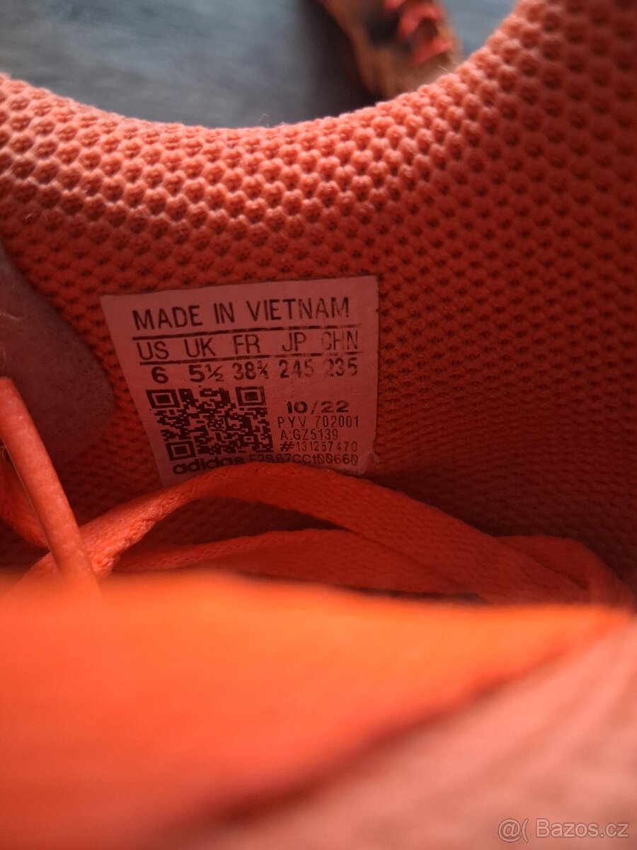 Oranžové kopačky - 2