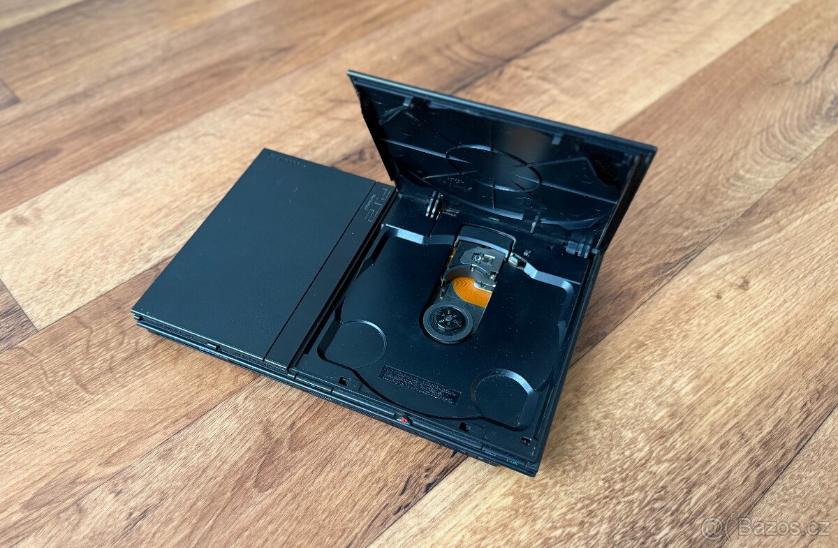 Sony Playstation 2 Slim (SCPH-70004) černá - 2