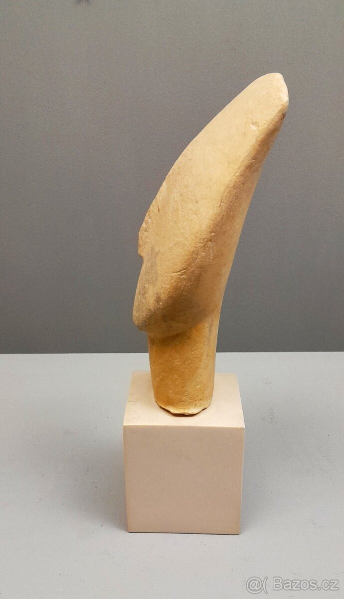 Soška hlavy kykladského idolu - 2