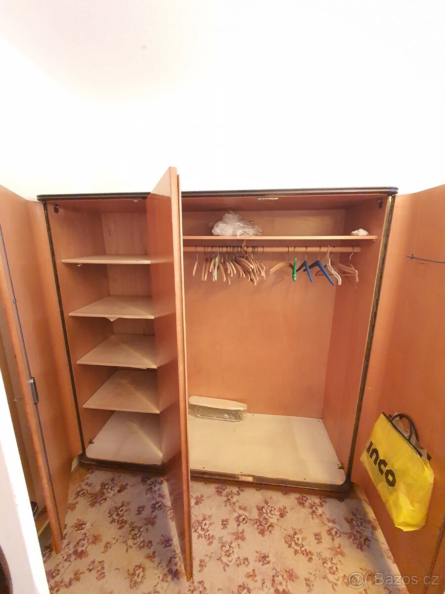 Šatní skříň - 2