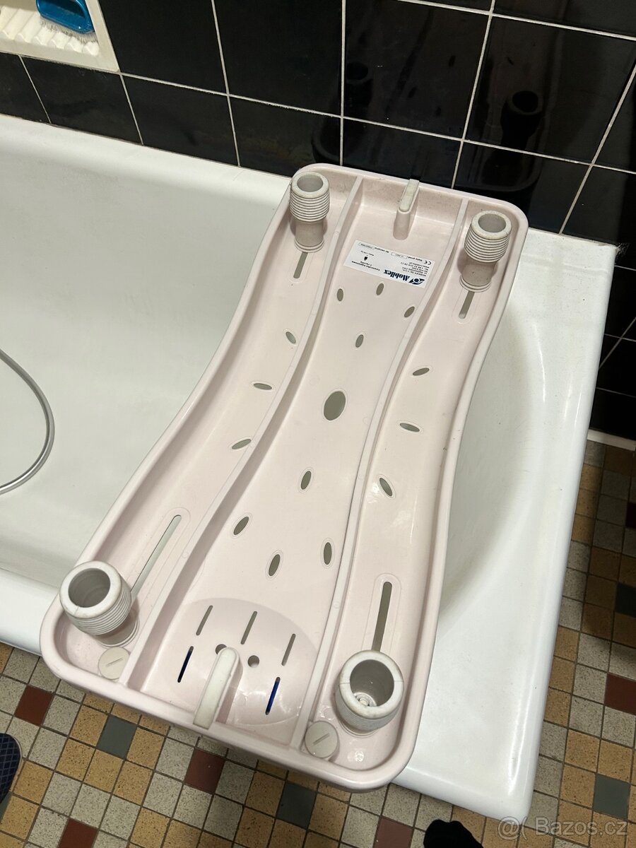 Sedátko sedačka na vanu z plastu. - 2