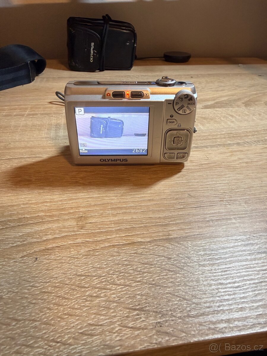 Olympus FE-310 , BenQ DC C1000 - 2