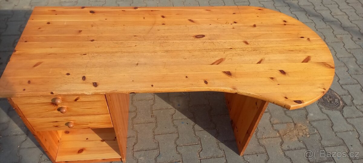 Dřevěný stůl - 2