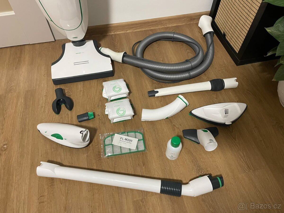 Vorwerk VK 200 s příslušenstvím - 2
