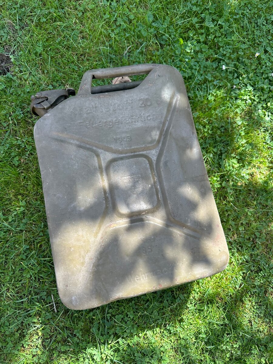 Kanystr Wehrmacht z roku 1943 - 2