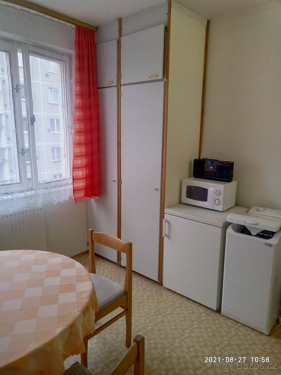 Pronajmu byt 1+1 na Starém náměstí v Sokolově - 2