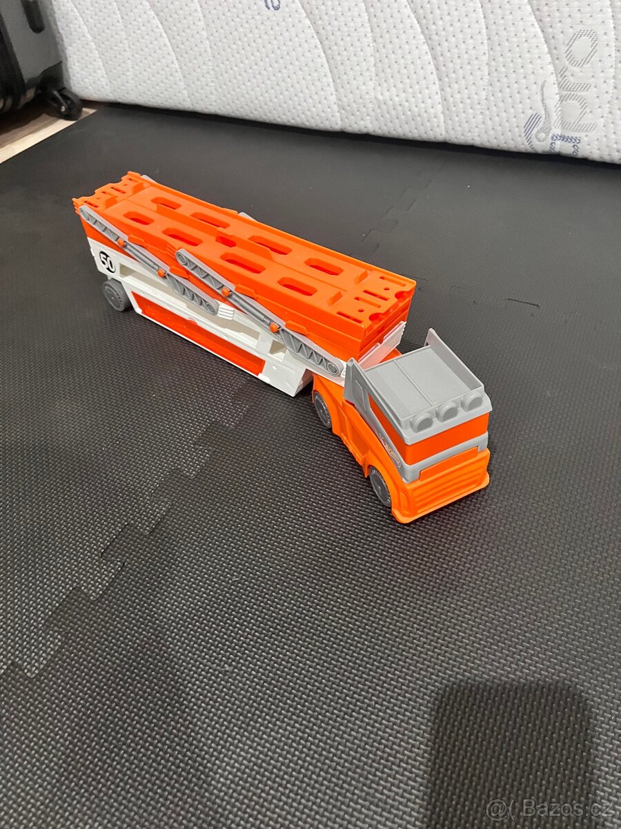 Hotwheels náklaďák - 2
