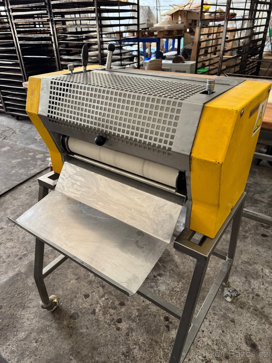 Stroj na rohlíky Rollomat R1 - 2