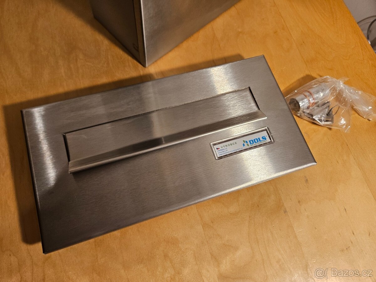 Nová nerezová schránka do plotu DLS-F-046 od Kovopolotovary. - 2