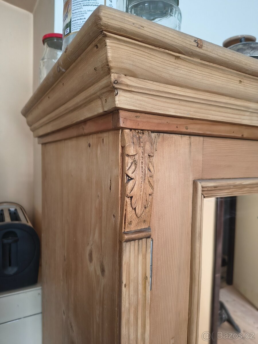 Šatní a televizní skříň - 2