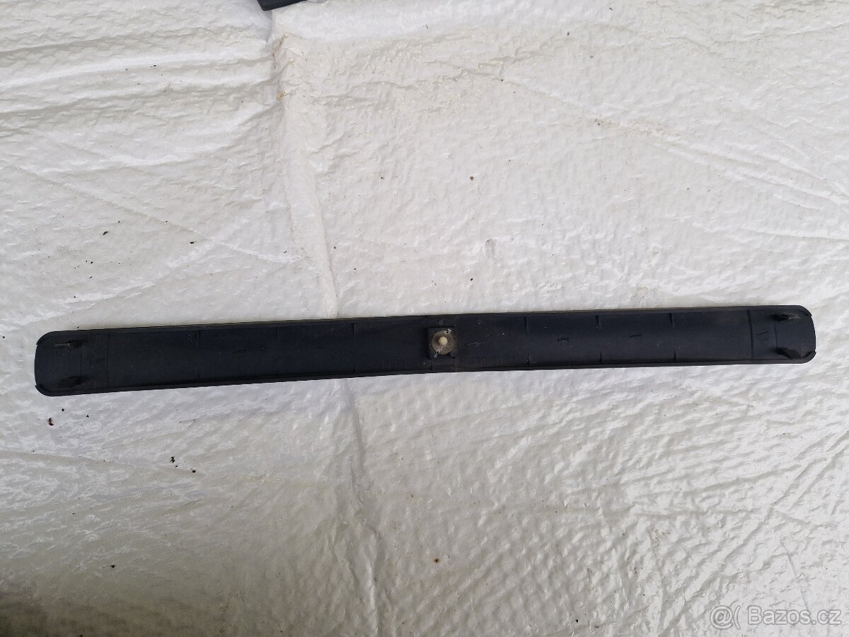 BMW e30 plast do předního nárazníku - 2