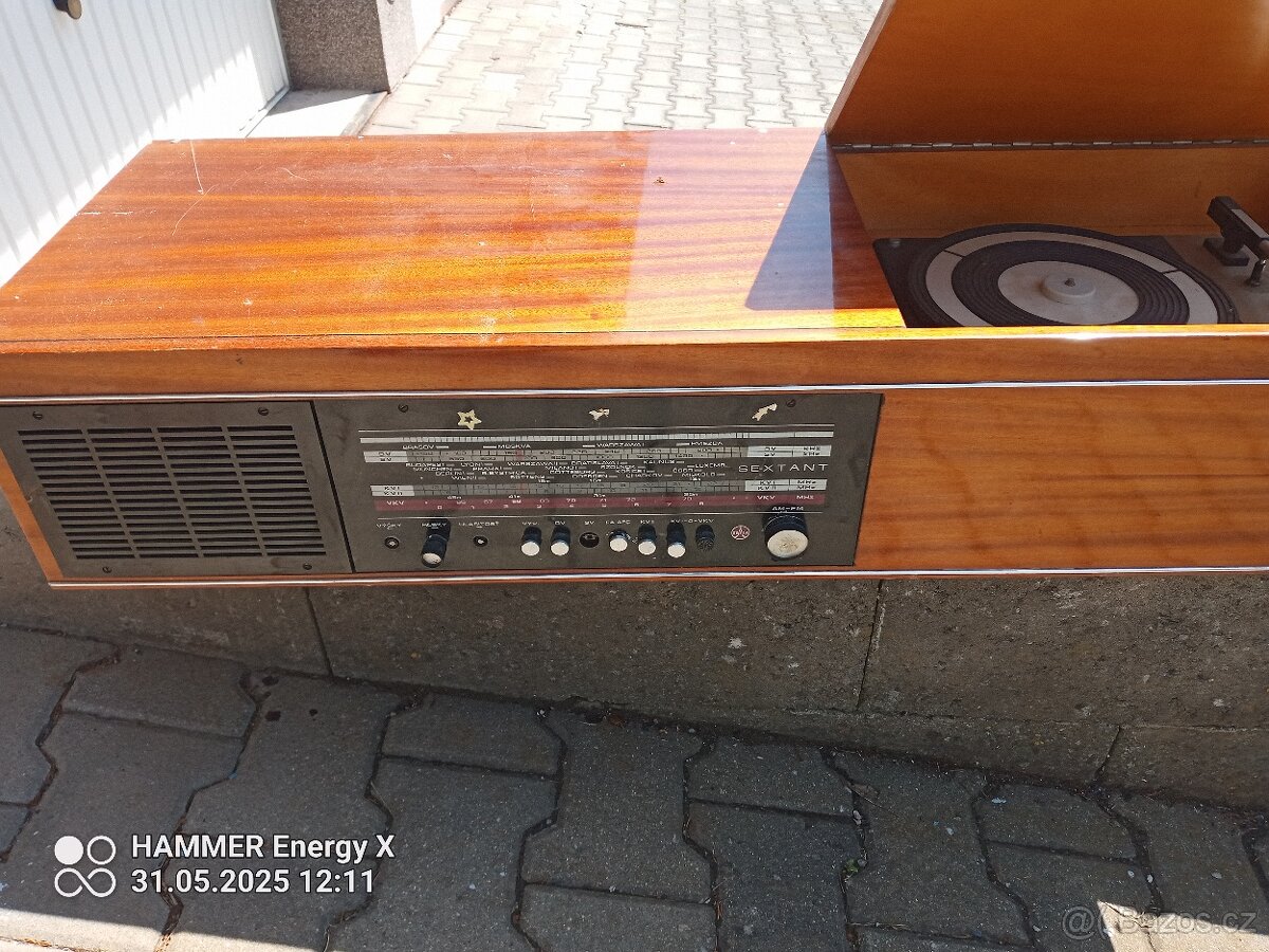 Prodám staré Gramoradio Tesla. - 2