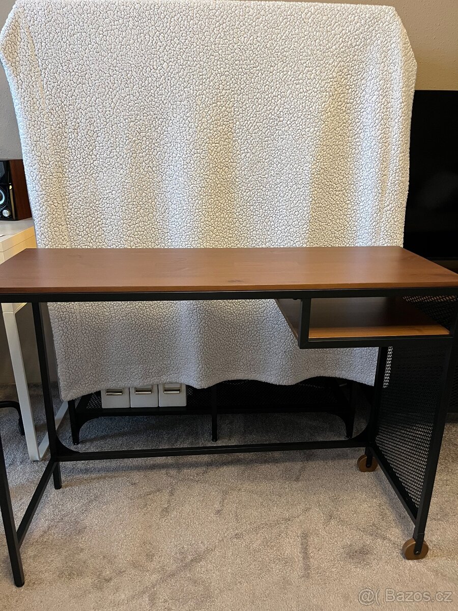 Psací stůl/ stůl na notebook - 2
