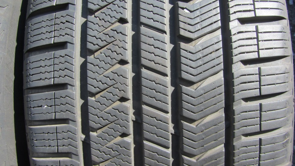 Celoroční pneu 235/40/19 Vredestein - 2