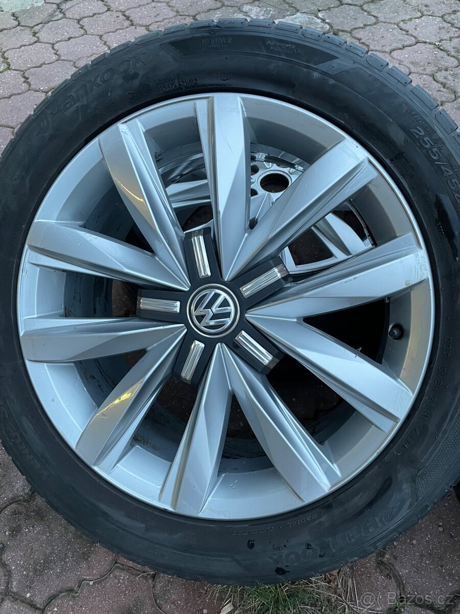 VW kola Springfield stříbrné R18, letními eu 255/45 Multivan - 2