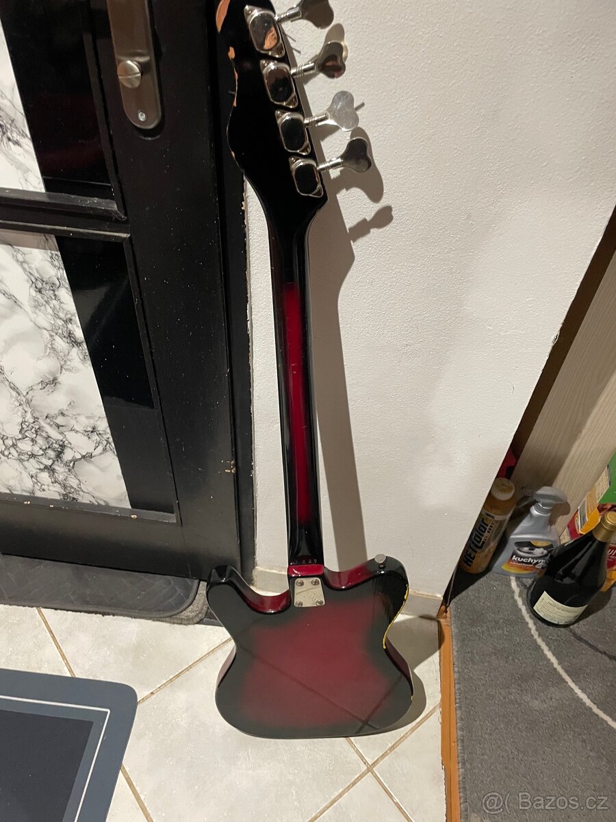 Jolana Iris baskytarista - 2