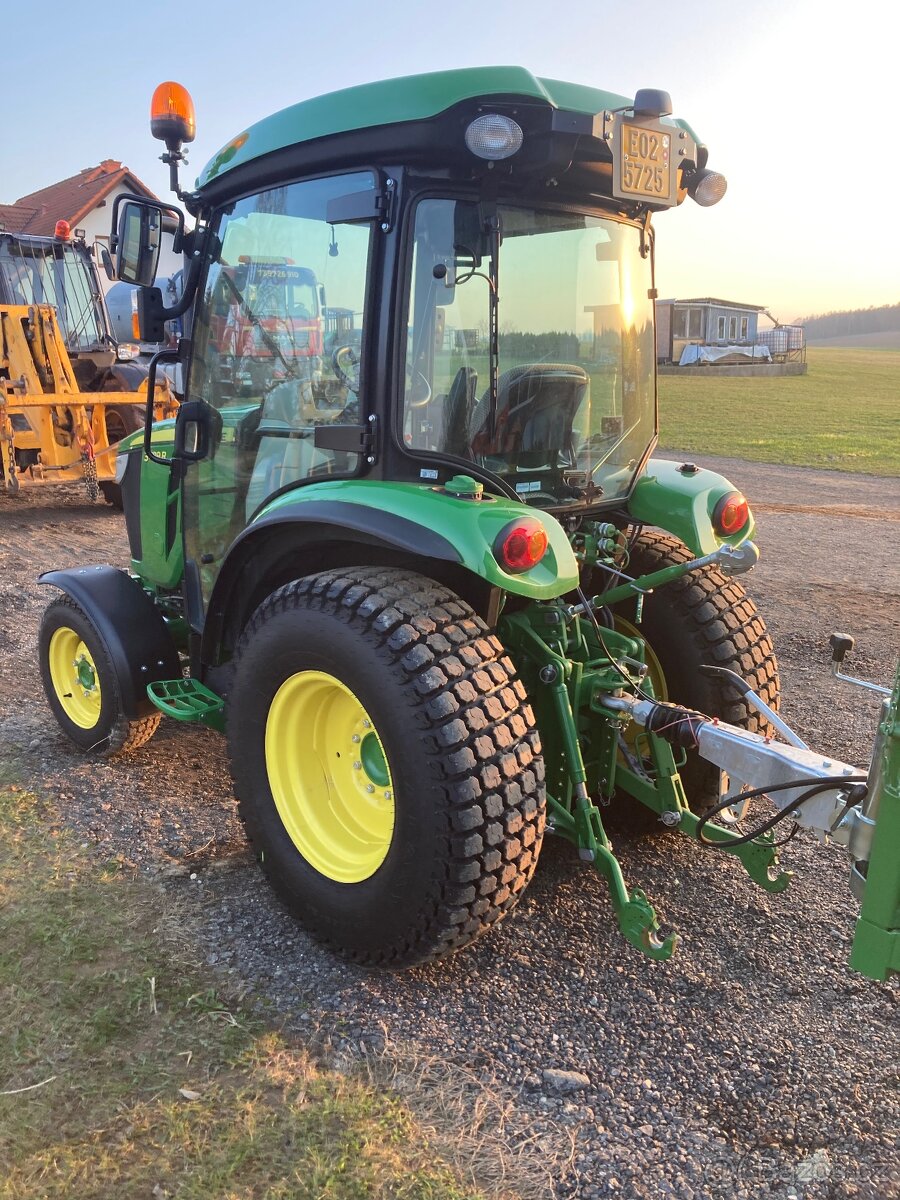 John Deere 3039R - 2