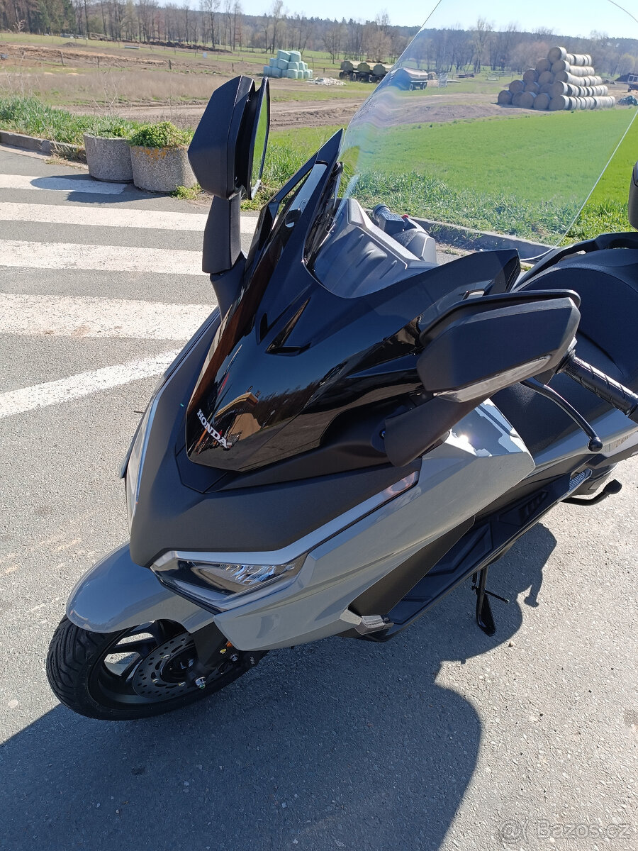 Honda Forza 350-ČR - 2