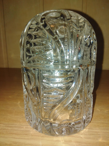 Dozíčka z čirého skla. - 2