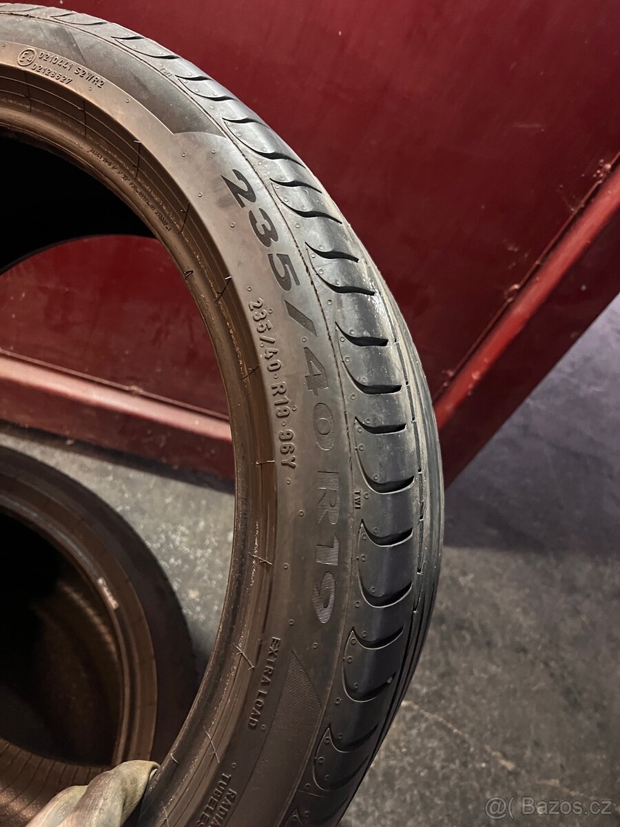 Letní pneu 235/40R19 - 2
