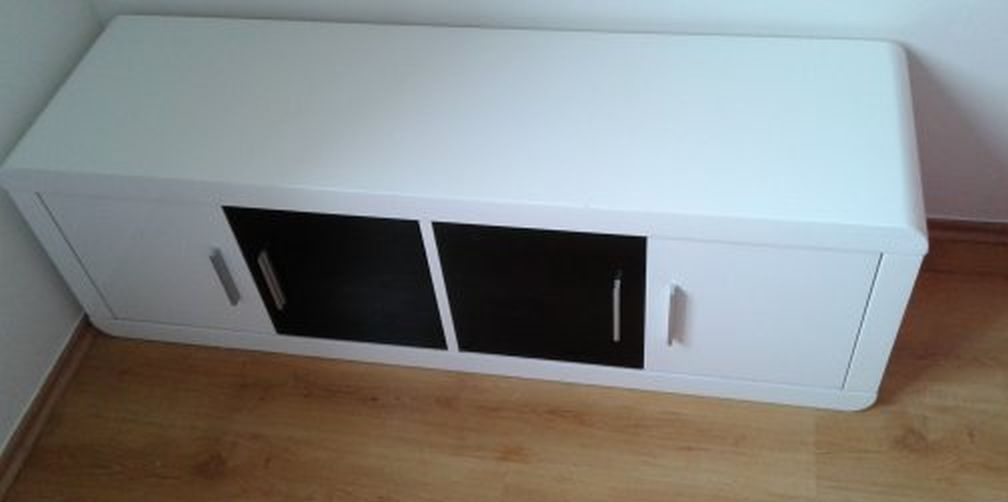 Nábytek v bílém lesku - 2