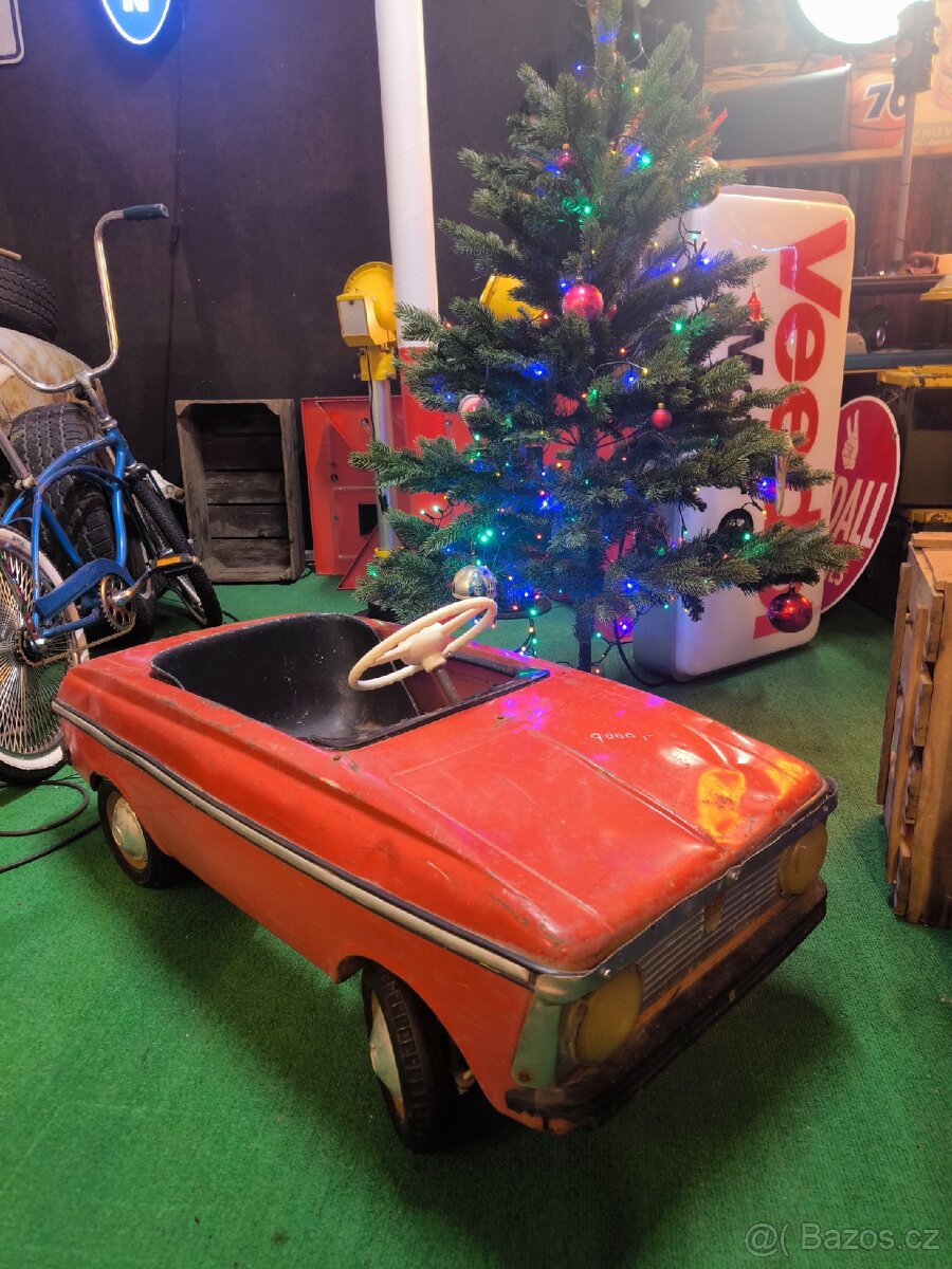 Šlapací autíčko Moskvič - 2