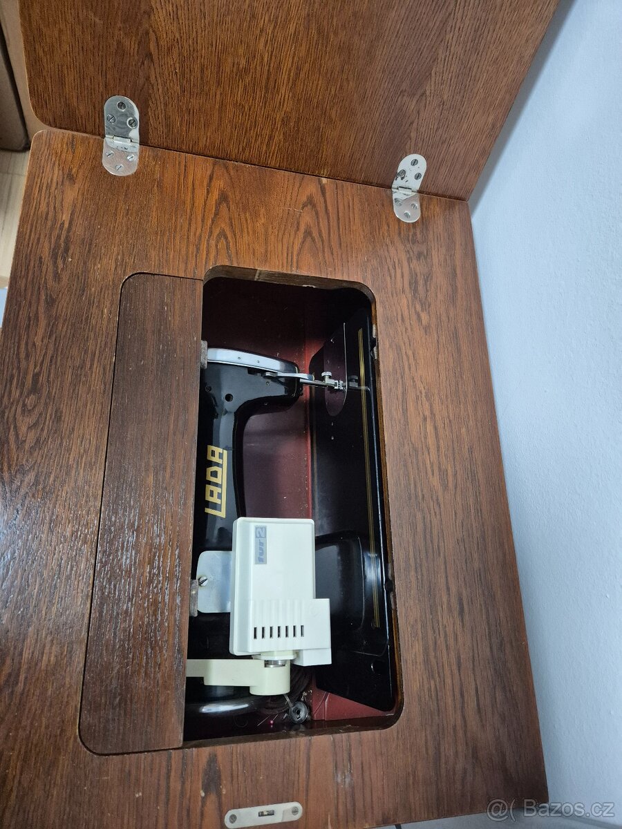 Šlapací šicí stroj Lada - 2