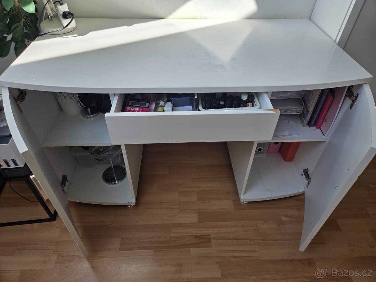 Bílý psací stůl 130cm - 2