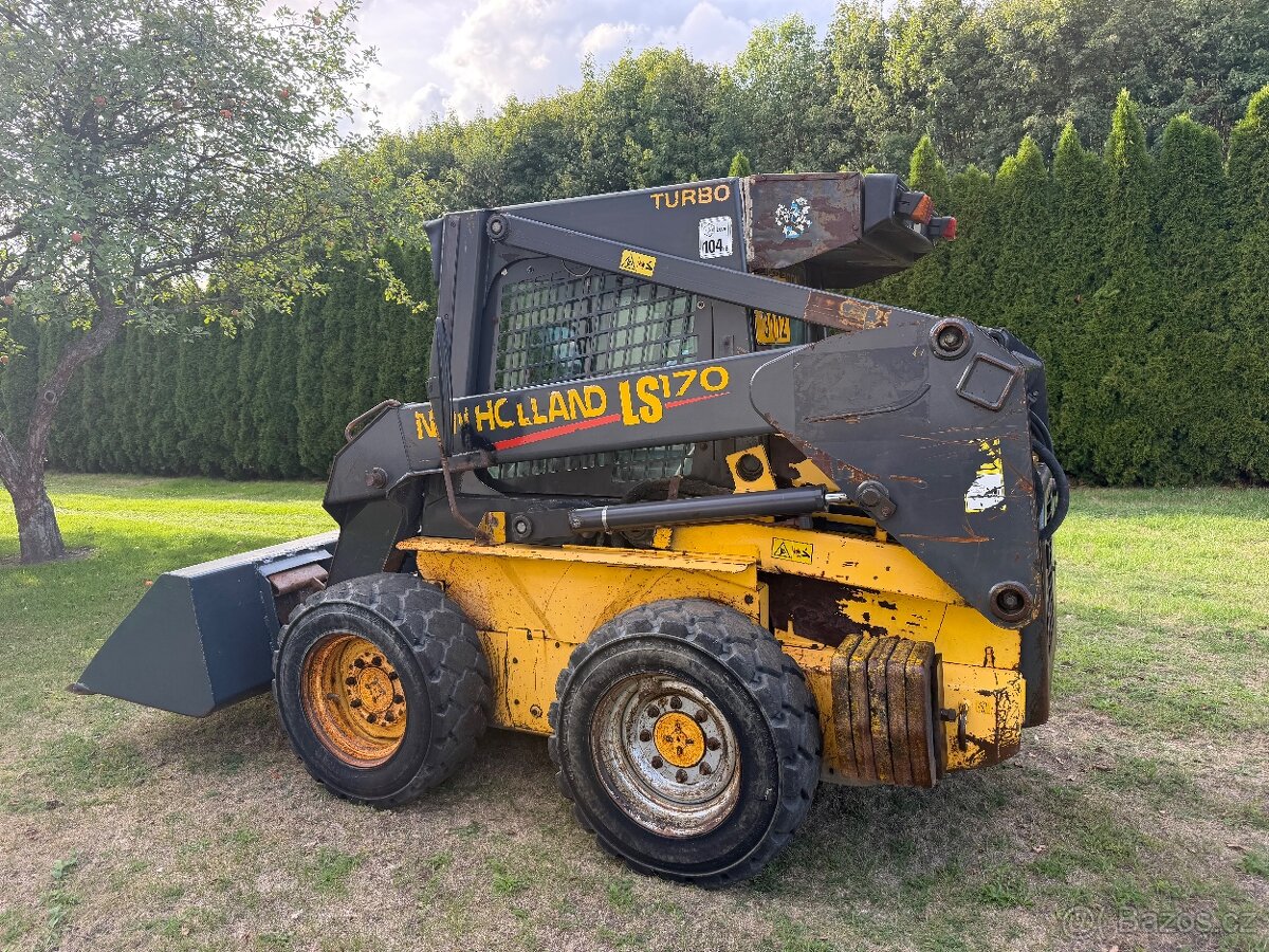 Smykový nakladač New Holland LS170 - 2