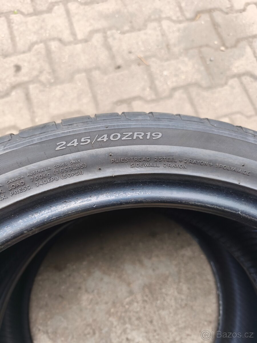 245/40/19 - 2