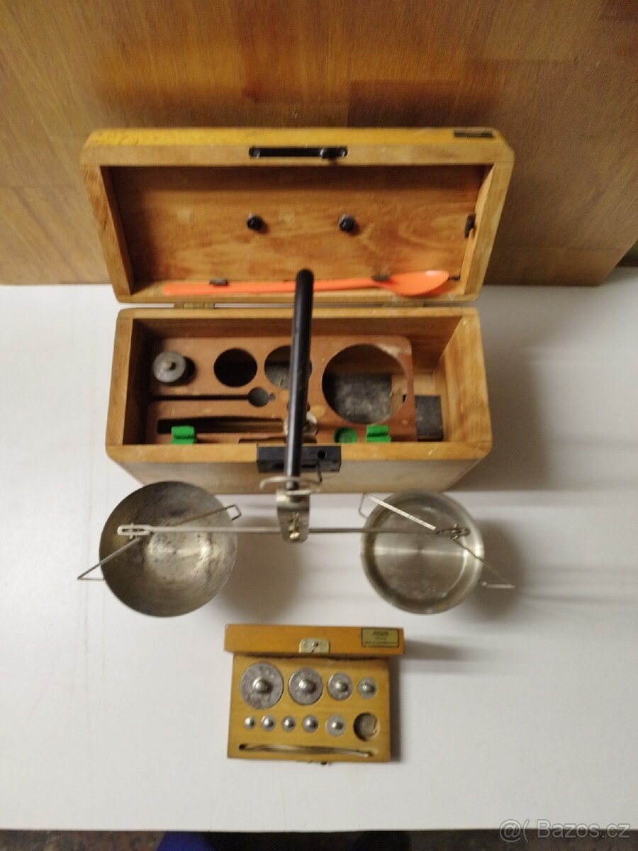 Laboratorní váha - 2