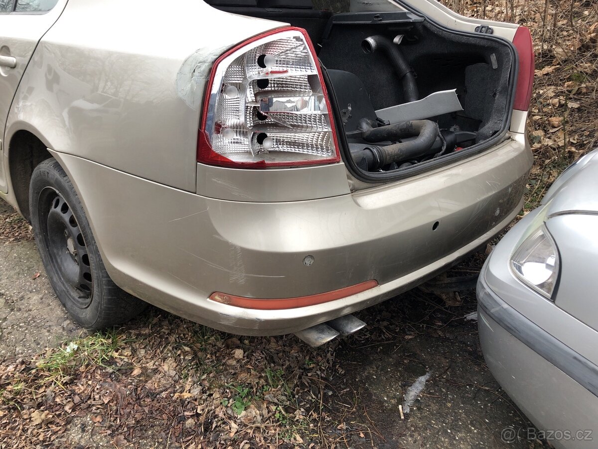 Škoda Octavie 2 , zlata barva , náhradní dily - 2