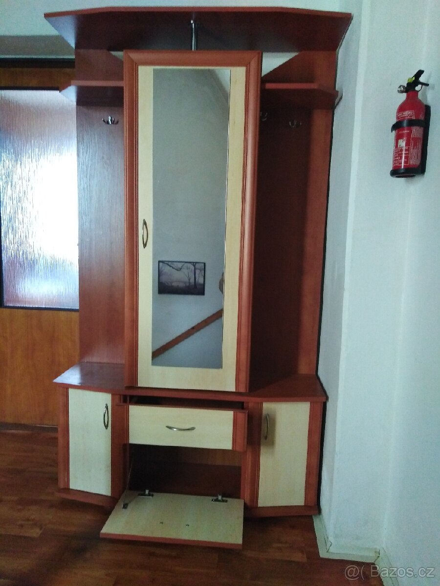 Předsíňová stěna - 2