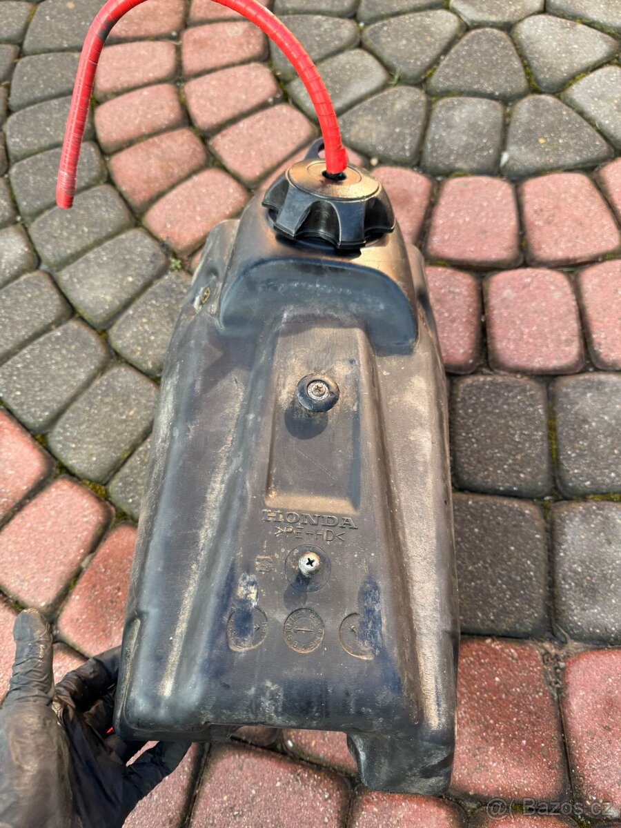 nádrž kohoutek palivová nádrž honda cr 125 / 250 r 00-01 - 2