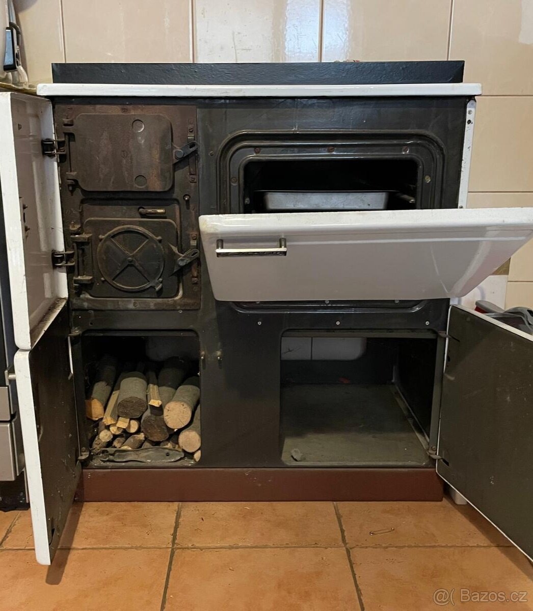 Prodám starší kuchyňská kamna na tuhá paliva - plně funkční - 2